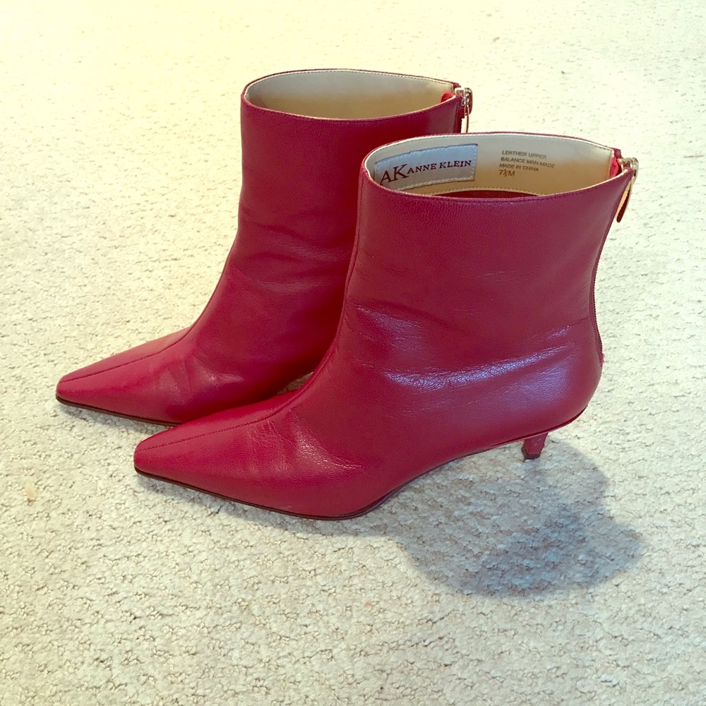 ANNE KLEIN red leather ankle boots!!💋